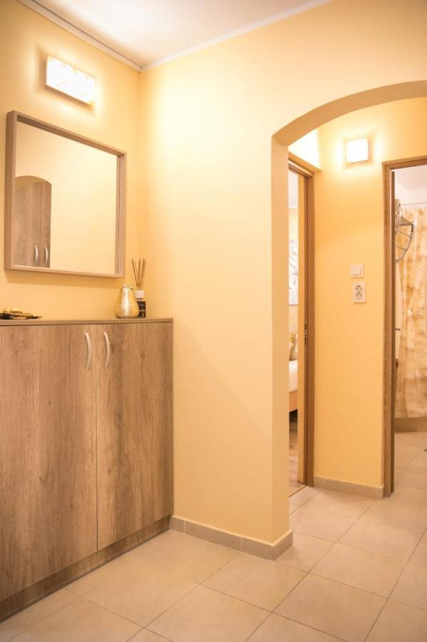 Golden Apartment Baneasa Bukarest Eksteriør billede