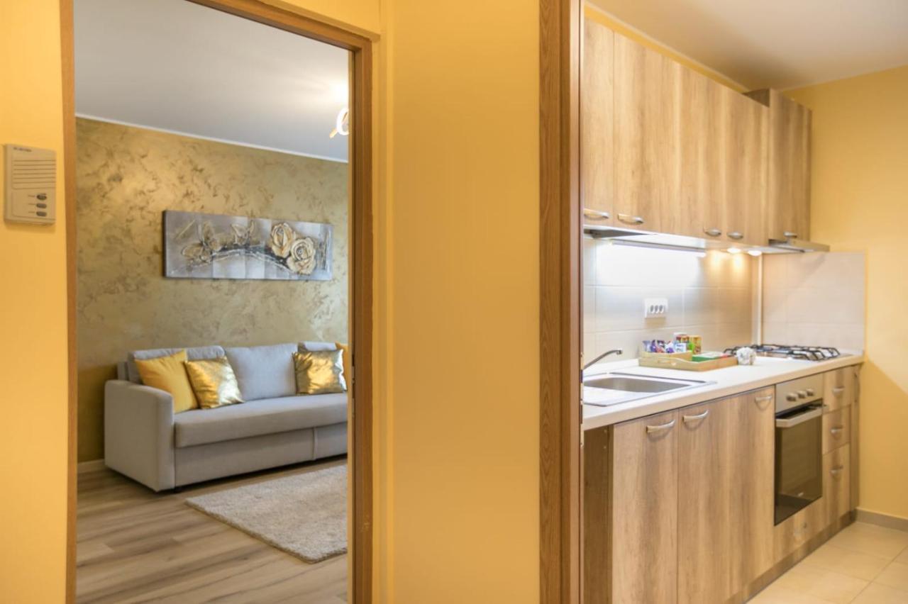 Golden Apartment Baneasa Bukarest Eksteriør billede