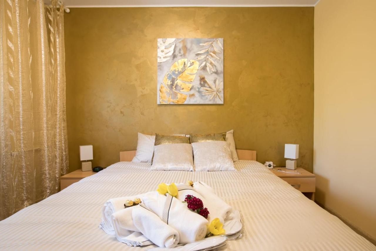 Golden Apartment Baneasa Bukarest Eksteriør billede