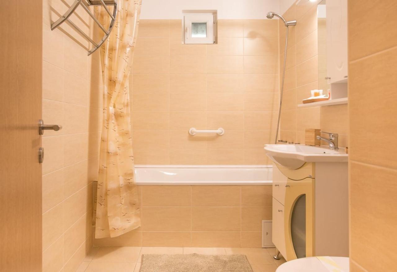 Golden Apartment Baneasa Bukarest Eksteriør billede